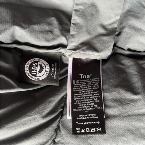 Aritzia Super Puff Vest in Dark Shadow - Picture 4 of 9